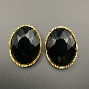 Vintage Oval Black Glass in Gold Tone Clip On Earrings